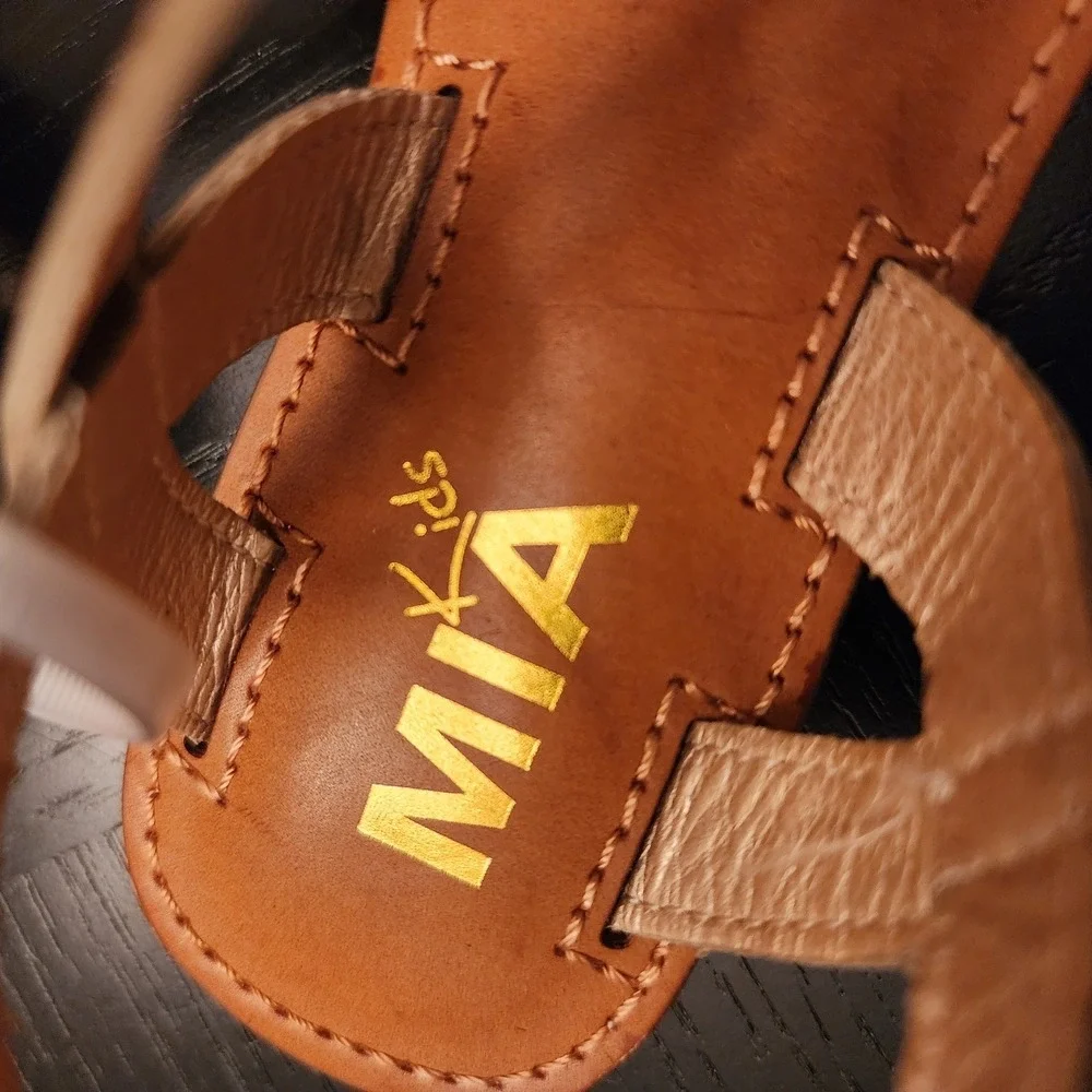 MIA Kids T-Strap Sandals Girls Size 1 NWOT Gold Braided Metallic Thong Vacation